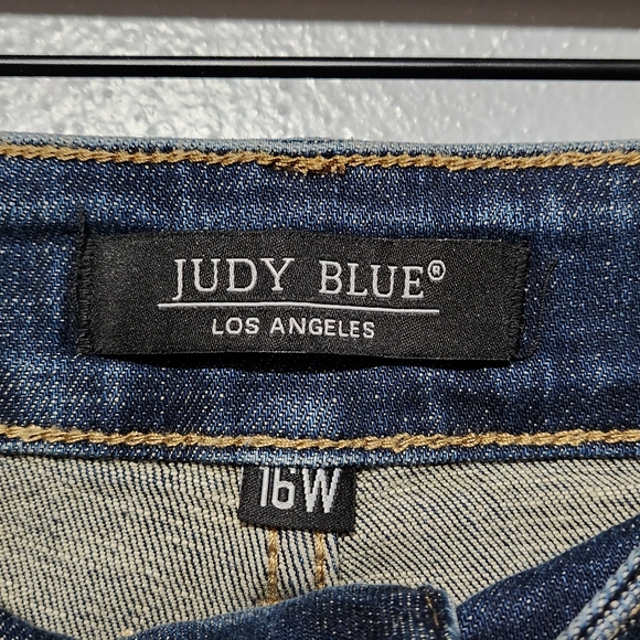 JUDY BLUE Chevelle Hi-Rise Cuffed Distressed Capri Jeans Womens Plus 16W - Picture 6 of 12
